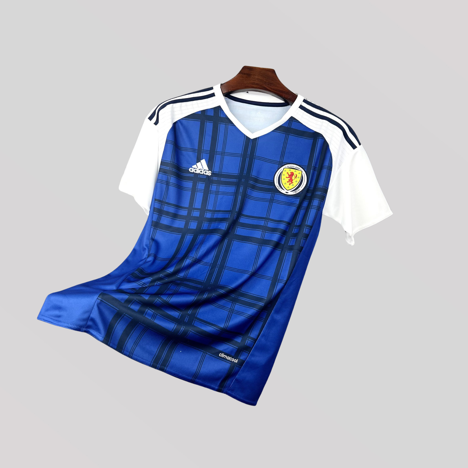 1_256add89-da57-41cc-b81b-8a40e259d0a3 Scotland 2016 Men’s Home Retro Football Kit - Image 1