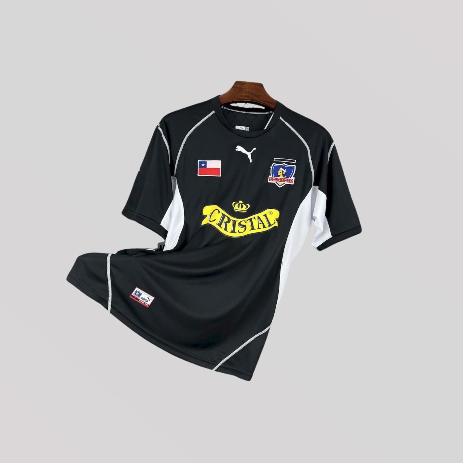 1_373a0395-2f72-4d8e-b3e7-2674a7c2cc95 Colo-Colo 2003 Away Retro Football Kit - Image 1