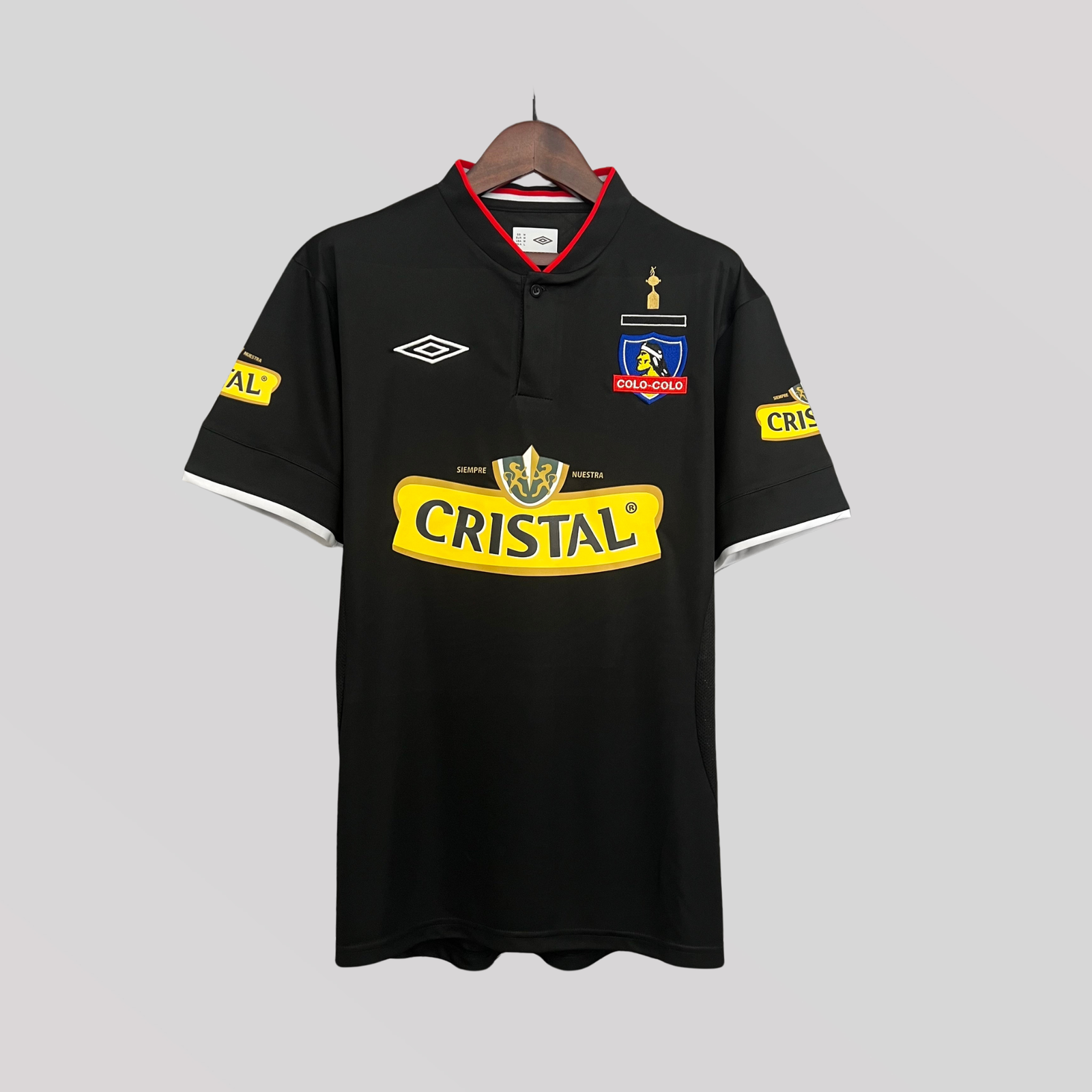 1_44e32724-4da3-4f3a-9f56-63a7503a9dad Colo-Colo 2013 Black Away Retro Football Kit - Image 1