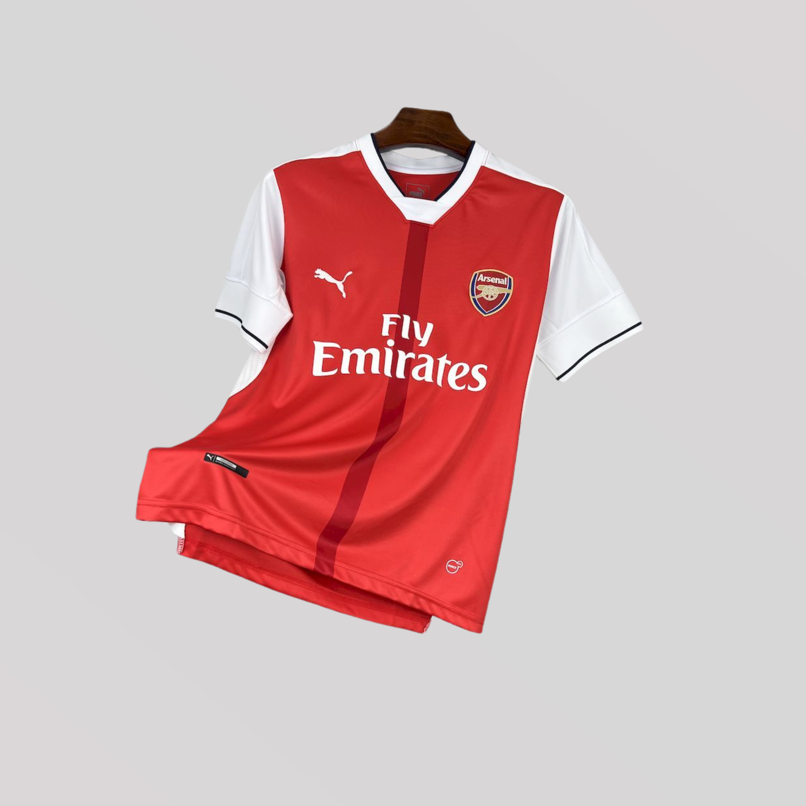 1_7cbdd655-8952-4ae3-bcf6-12898ea94226 Arsenal 2016/17 Home Retro Kit - Image 1