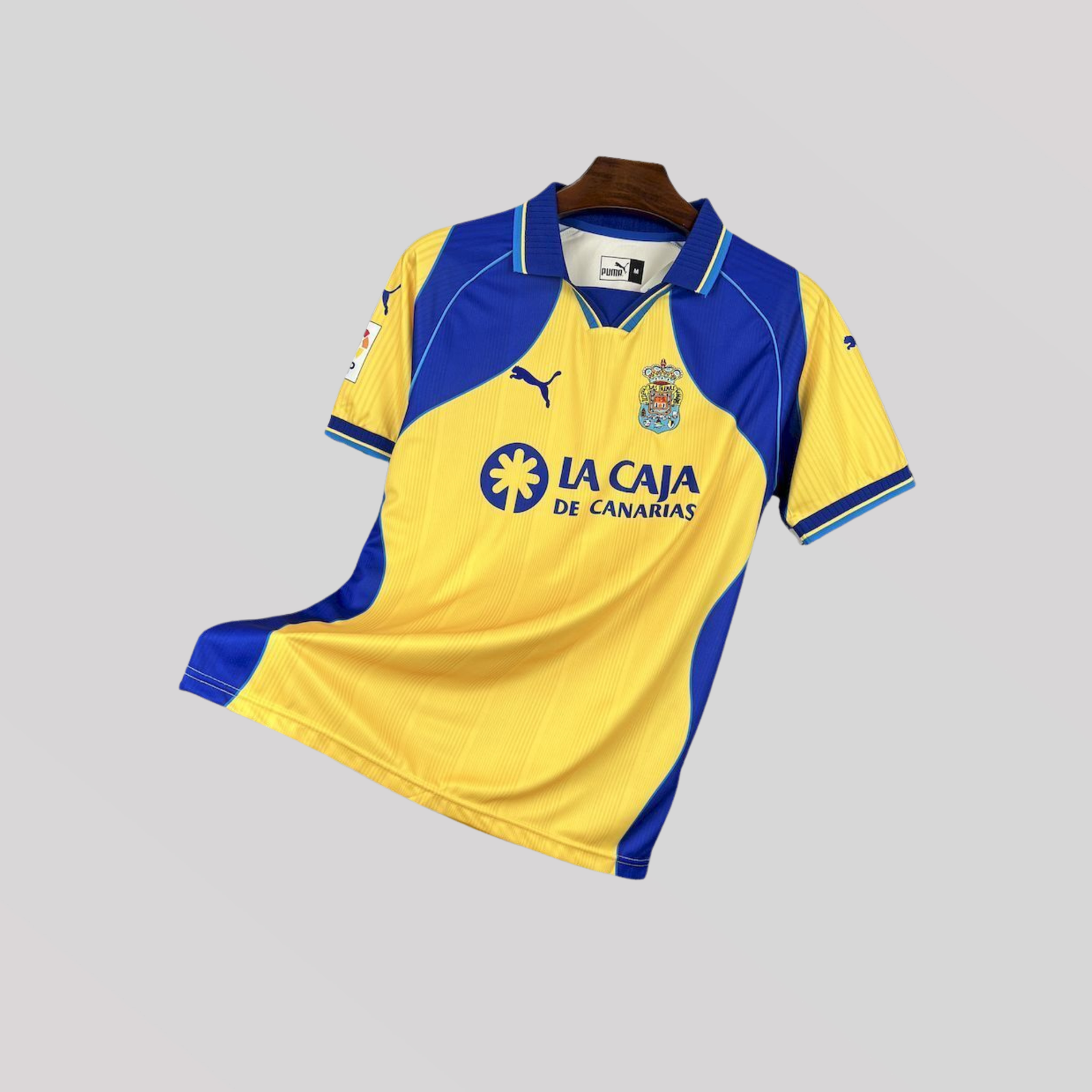 1_82cd9606-6c0e-4550-93ad-fe310f009422 Las Palmas 2000/01 Home Retro Kit - Image 1