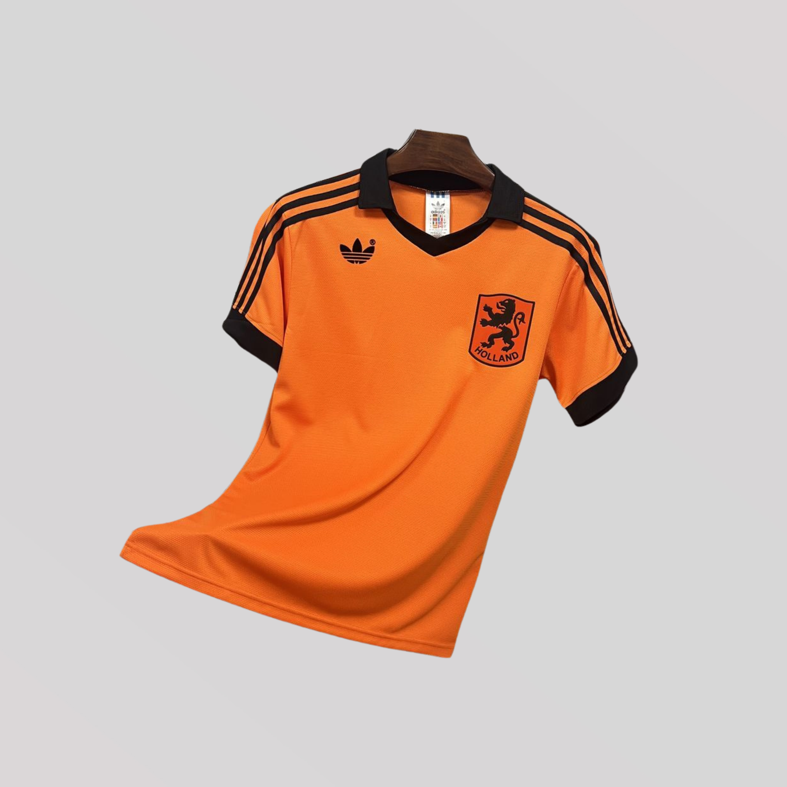 1_9d11e874-d47b-4435-8020-1919ce21f6aa Netherlands 1980 Men’s Home Retro Football Kit - Image 1