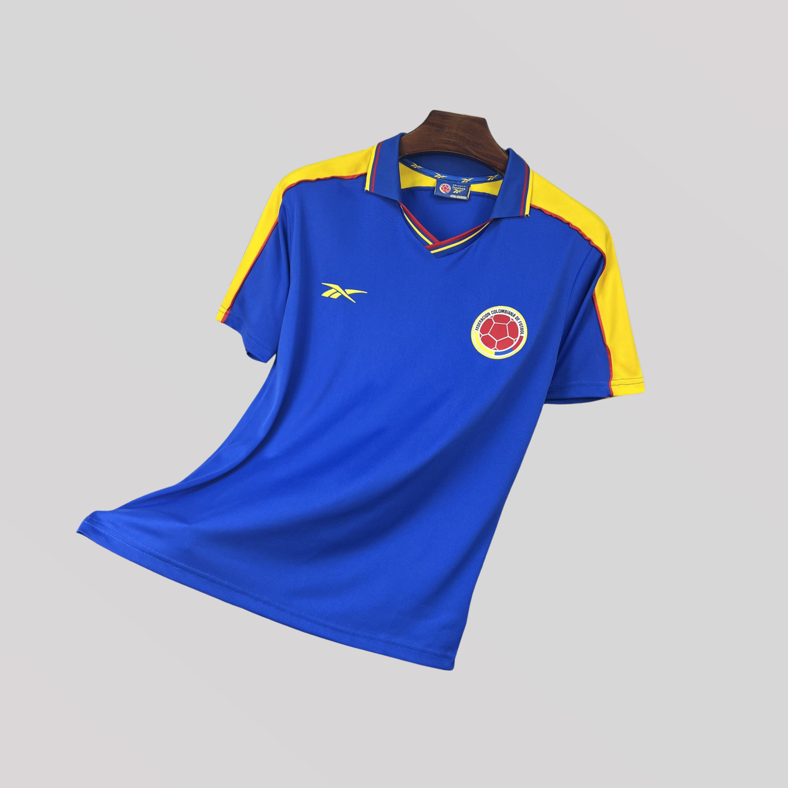 1_e095ef5c-599d-4d6f-b94c-3a08a1c56240 Colombia 1998 Men’s Away Retro Football Kit - Image 1