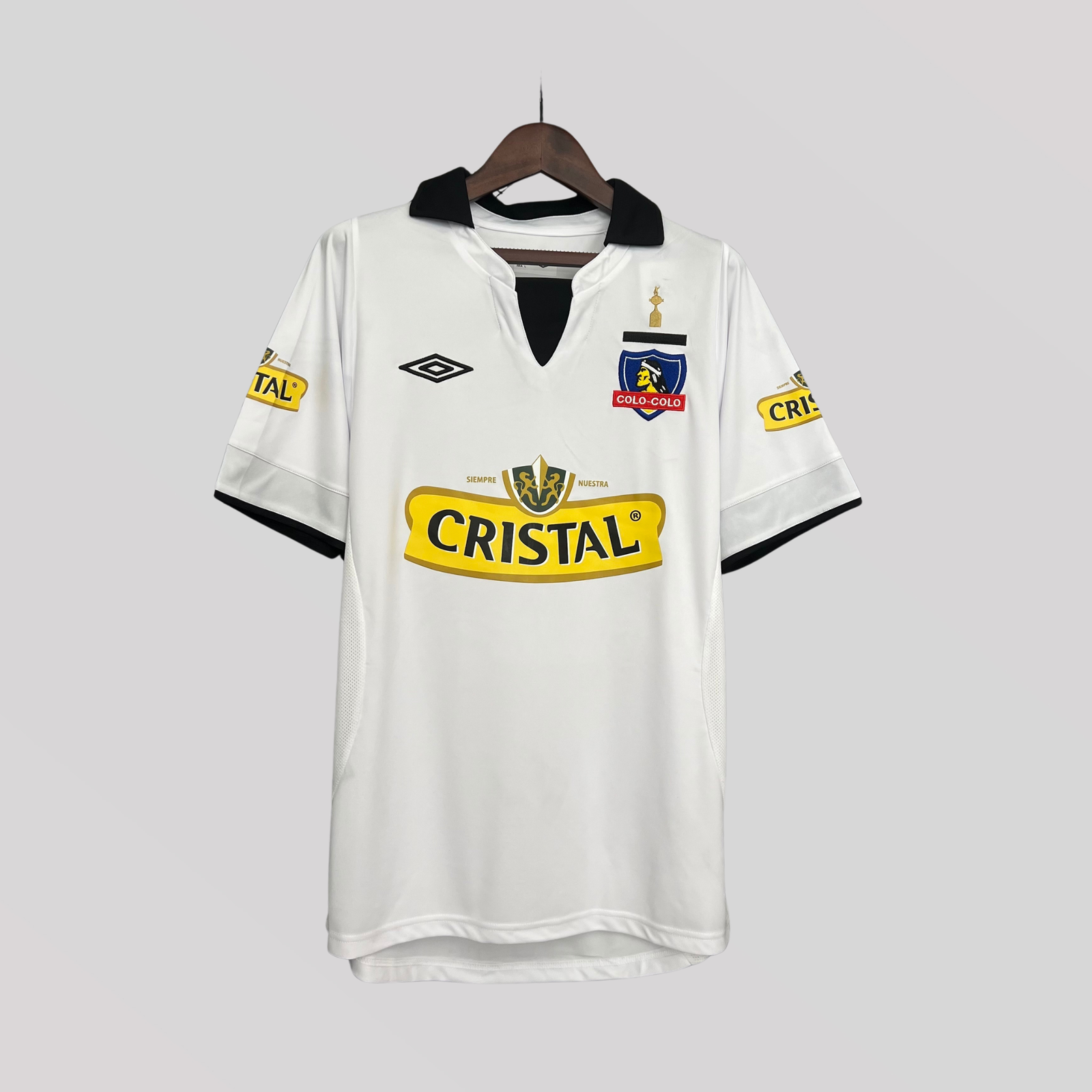 1_e1f59fec-60e5-4cd2-aae2-bdf5fd3d283a Colo-Colo 2013 Home Retro Football Kit - Image 1