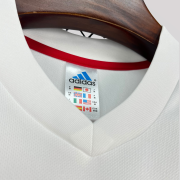 Turkey 2002 Men’s Away Retro Football Kit - Image 2