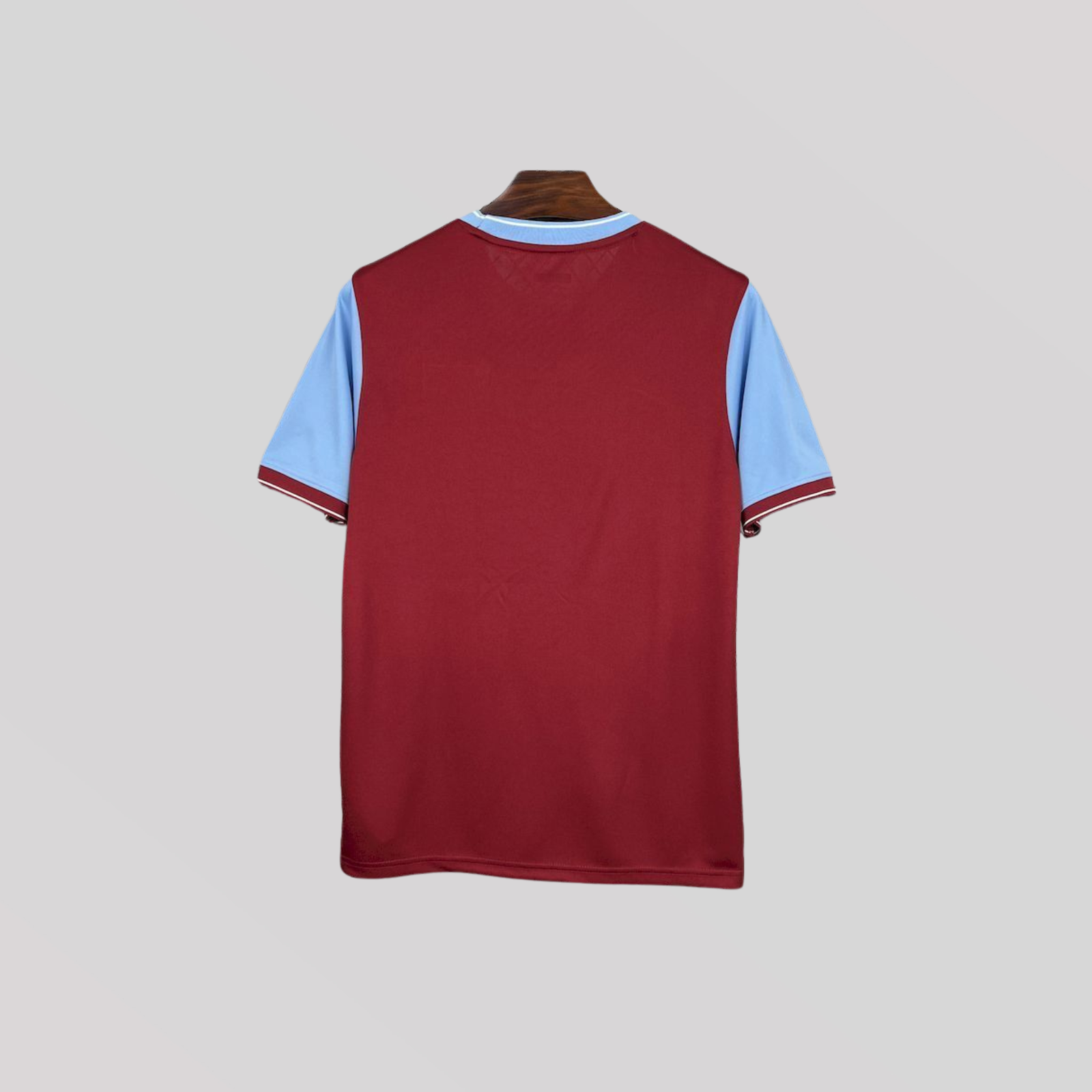 4_ee5ea5f6-cb7a-48d8-b1e6-865260debc39 Aston Villa 2009/10 Home Retro Kit - Image 1