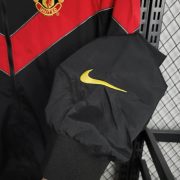 2025/2026 Manchester United Jacket Retro Windbreaker - Image 3