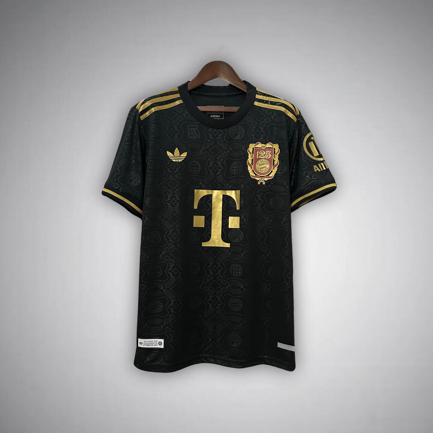 FC-Bayern-Luxe-Chrome-Premium-Kit-FutKulture-41806148174124 FC Bayern "Luxe Chrome" Premium Kit - Image 1