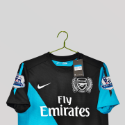 Arsenal 2011/12 Away Kit - Image 5