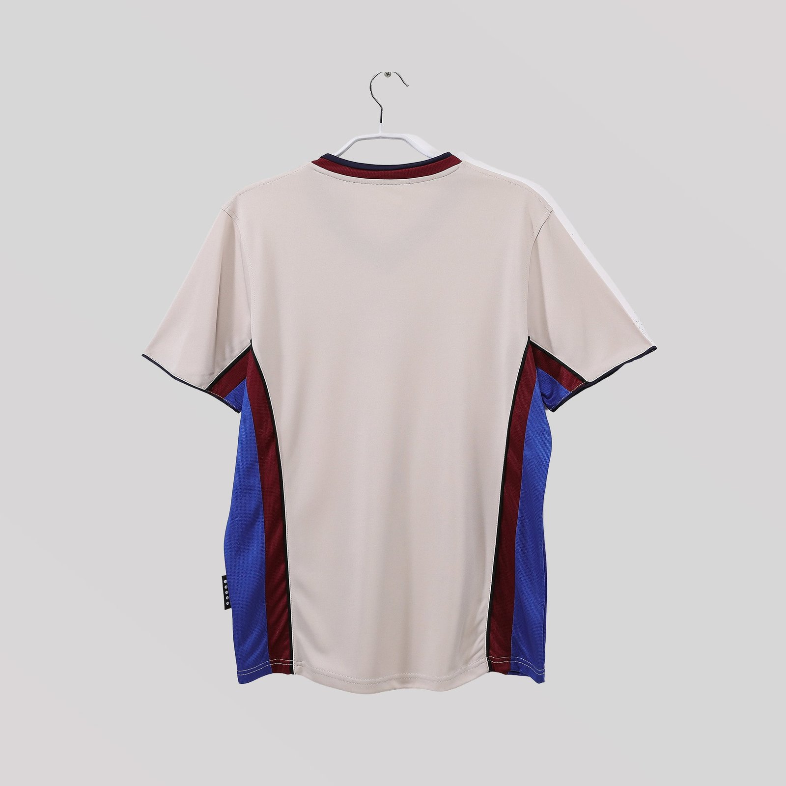 brc3_645eb38b-6eac-4711-9d47-b77008e6e58e Barcelona 2002/03 Away Kit - Image 1